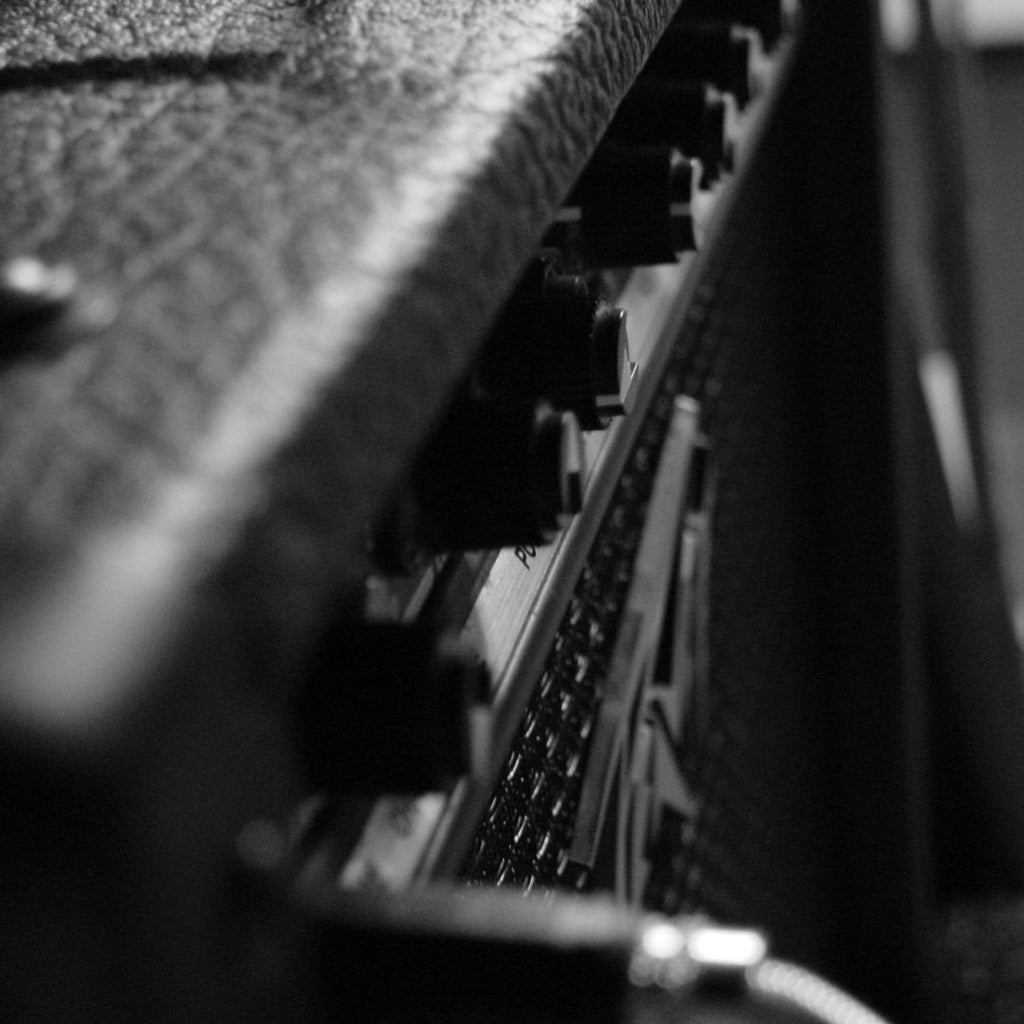 The Differences Between Solid State And Tube Amps